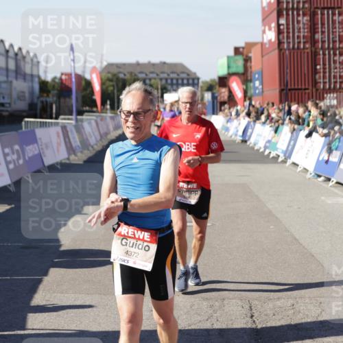 03.10.2025 - Köhlbrandbrückenlauf Jannik Wohlers http://msf.ph/oto/9120079 03.10.2025 13:04:05 Ziel 4056, 4127, 4349, 4372, 4480, 5098, 5447, 5721, 5950, 5958, 6315, 6392 meine-sportfotos.de