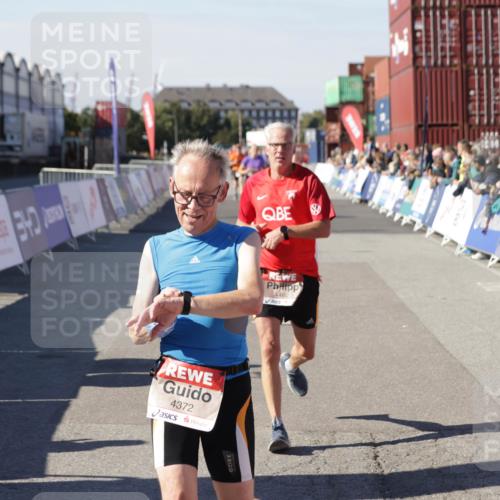 03.10.2025 - Köhlbrandbrückenlauf Jannik Wohlers http://msf.ph/oto/9120095 03.10.2025 13:04:05 Ziel 4056, 4127, 4349, 4372, 4480, 5098, 5447, 5721, 5950, 5958, 6315, 6392 meine-sportfotos.de