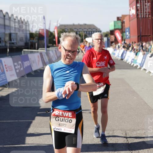 03.10.2025 - Köhlbrandbrückenlauf Jannik Wohlers http://msf.ph/oto/9120115 03.10.2025 13:04:06 Ziel 4056, 4127, 4349, 4372, 4480, 5721, 5950, 5958, 6392 meine-sportfotos.de