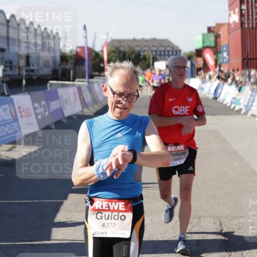 03.10.2025 - Köhlbrandbrückenlauf Jannik Wohlers http://msf.ph/oto/9120133 03.10.2025 13:04:06 Ziel 4056, 4127, 4349, 4372, 4480, 5721, 5950, 5958, 6392 meine-sportfotos.de