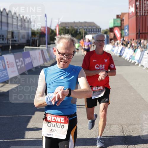 03.10.2025 - Köhlbrandbrückenlauf Jannik Wohlers http://msf.ph/oto/9120139 03.10.2025 13:04:06 Ziel 4056, 4127, 4349, 4372, 4480, 5721, 5950, 5958, 6392 meine-sportfotos.de