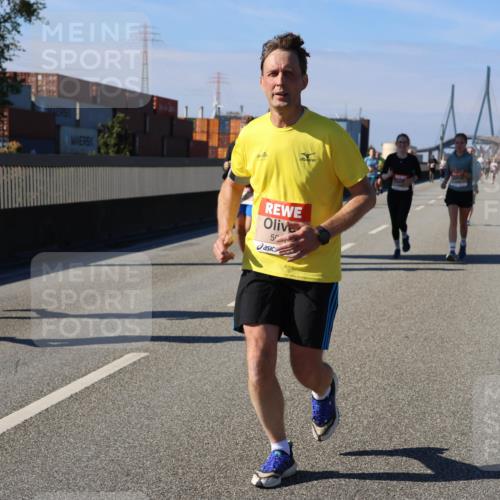 03.10.2025 - Köhlbrandbrückenlauf Strokosch-Dieckow http://msf.ph/oto/9120140 03.10.2025 12:58:04 Position 3 10, 50 meine-sportfotos.de