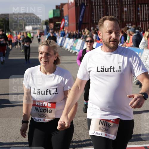 03.10.2025 - Köhlbrandbrückenlauf Jannik Wohlers http://msf.ph/oto/9120143 03.10.2025 13:35:18 Ziel 4886, 5279, 5360, 5412, 5548, 5575, 6204, 6205, 6265, 6358, 6547 meine-sportfotos.de