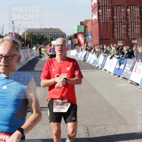 03.10.2025 - Köhlbrandbrückenlauf Jannik Wohlers http://msf.ph/oto/9120162 03.10.2025 13:04:06 Ziel 4056, 4127, 4349, 4372, 4480, 5721, 5950, 5958, 6392 meine-sportfotos.de