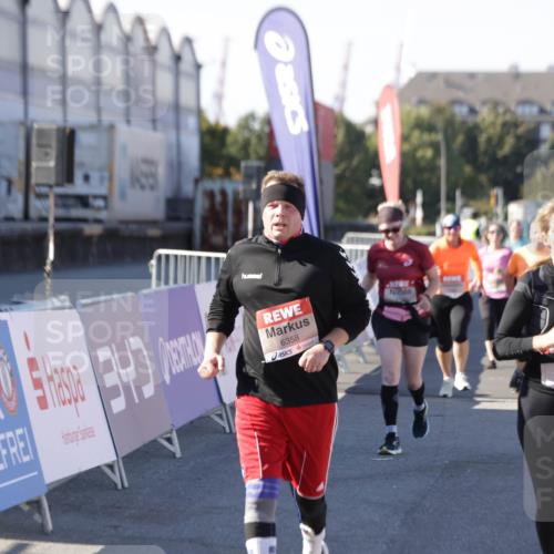 03.10.2025 - Köhlbrandbrückenlauf Jannik Wohlers http://msf.ph/oto/9120166 03.10.2025 13:35:22 Ziel 4434, 4440, 4886, 4949, 5140, 5279, 5360, 5412, 5548, 5575, 6204, 6205, 6358, 6411, 6547 meine-sportfotos.de