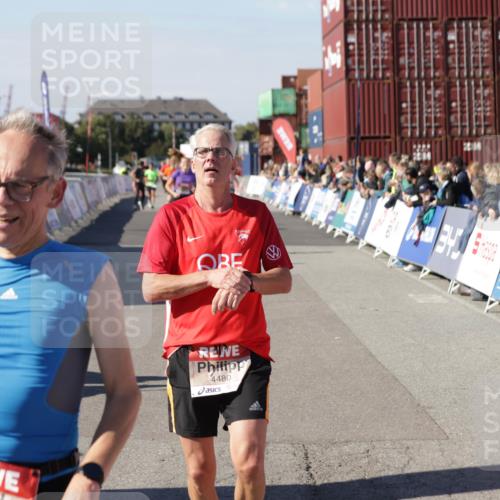 03.10.2025 - Köhlbrandbrückenlauf Jannik Wohlers http://msf.ph/oto/9120167 03.10.2025 13:04:06 Ziel 4056, 4127, 4349, 4372, 4480, 5721, 5950, 5958, 6392 meine-sportfotos.de