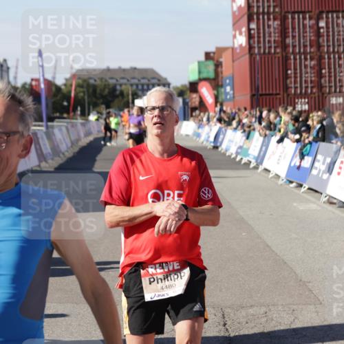 03.10.2025 - Köhlbrandbrückenlauf Jannik Wohlers http://msf.ph/oto/9120192 03.10.2025 13:04:07 Ziel 4056, 4349, 4372, 4480, 5721, 5950, 5958, 6392 meine-sportfotos.de