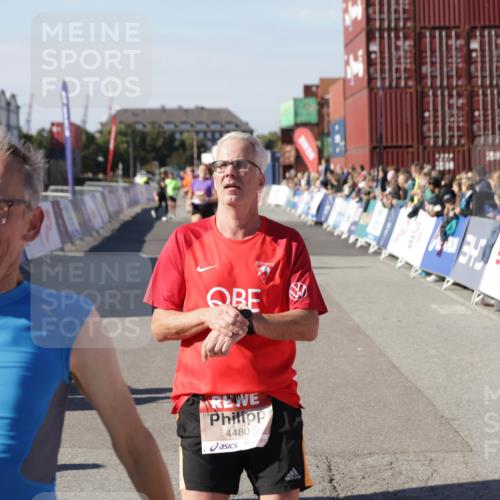 03.10.2025 - Köhlbrandbrückenlauf Jannik Wohlers http://msf.ph/oto/9120199 03.10.2025 13:04:07 Ziel 4056, 4349, 4372, 4480, 5721, 5950, 5958, 6392 meine-sportfotos.de