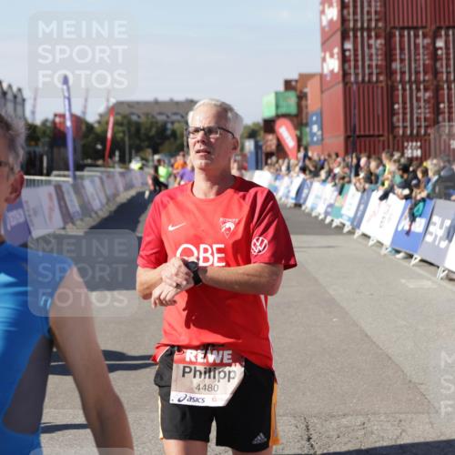03.10.2025 - Köhlbrandbrückenlauf Jannik Wohlers http://msf.ph/oto/9120210 03.10.2025 13:04:07 Ziel 4056, 4349, 4372, 4480, 5721, 5950, 5958, 6392 meine-sportfotos.de