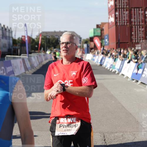 03.10.2025 - Köhlbrandbrückenlauf Jannik Wohlers http://msf.ph/oto/9120219 03.10.2025 13:04:07 Ziel 4056, 4349, 4372, 4480, 5721, 5950, 5958, 6392 meine-sportfotos.de