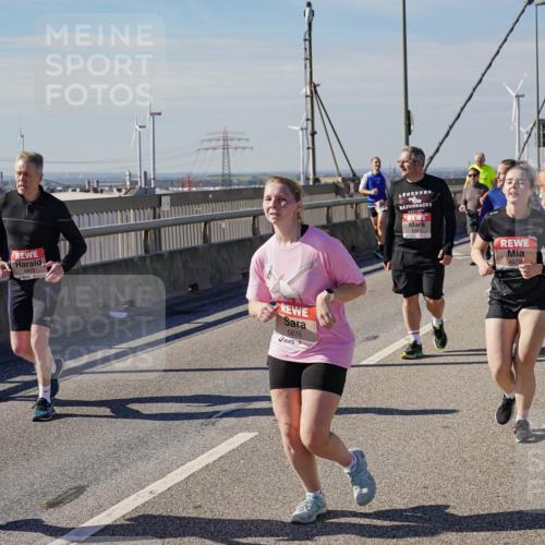 03.10.2025 - Köhlbrandbrückenlauf Michael Burmester http://msf.ph/oto/9120234 03.10.2025 13:01:25 Position 2 4416, 5876, 4578 meine-sportfotos.de