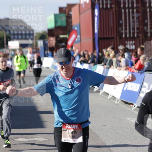 03.10.2025 - Köhlbrandbrückenlauf Jannik Wohlers http://msf.ph/oto/9120236 03.10.2025 13:35:25 Ziel 4434, 4440, 4886, 4949, 5140, 5279, 5412, 5548, 5575, 6204, 6205, 6283, 6358, 6411, 6547 meine-sportfotos.de