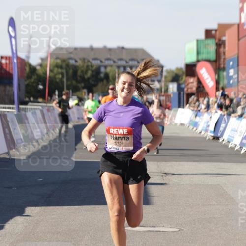 03.10.2025 - Köhlbrandbrückenlauf Jannik Wohlers http://msf.ph/oto/9120259 03.10.2025 13:04:10 Ziel 4056, 4372, 4480, 5721, 5958, 6038, 6523 meine-sportfotos.de