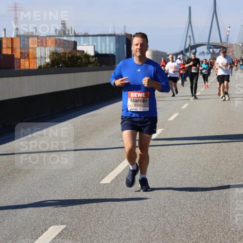 03.10.2025 - Köhlbrandbrückenlauf Strokosch-Dieckow http://msf.ph/oto/9120279 03.10.2025 12:58:20 Position 3 6448 meine-sportfotos.de