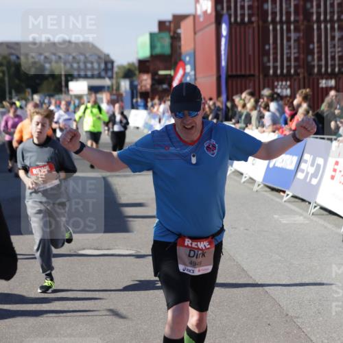 03.10.2025 - Köhlbrandbrückenlauf Jannik Wohlers http://msf.ph/oto/9120280 03.10.2025 13:35:26 Ziel 4434, 4440, 4886, 4949, 5140, 5279, 5356, 5412, 5548, 5575, 6204, 6205, 6283, 6358, 6411, 6547 meine-sportfotos.de