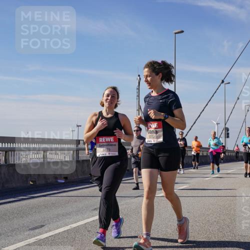 03.10.2025 - Köhlbrandbrückenlauf Michael Burmester http://msf.ph/oto/9120283 03.10.2025 13:01:29 Position 2 5773, 5772 meine-sportfotos.de