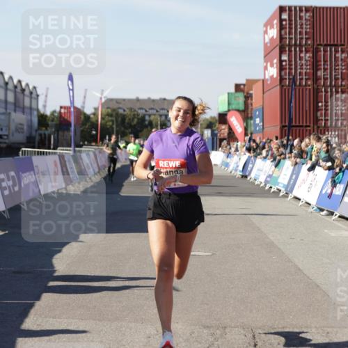 03.10.2025 - Köhlbrandbrückenlauf Jannik Wohlers http://msf.ph/oto/9120284 03.10.2025 13:04:11 Ziel 4056, 4372, 4480, 5055, 5721, 5958, 6038, 6523 meine-sportfotos.de