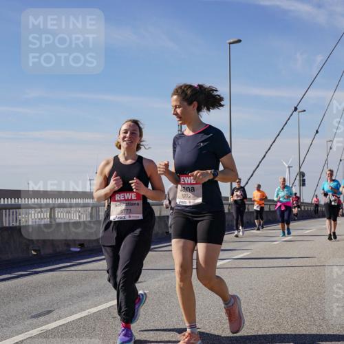 03.10.2025 - Köhlbrandbrückenlauf Michael Burmester http://msf.ph/oto/9120289 03.10.2025 13:01:30 Position 2 5773, 5772 meine-sportfotos.de