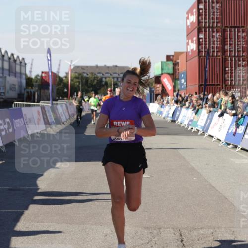 03.10.2025 - Köhlbrandbrückenlauf Jannik Wohlers http://msf.ph/oto/9120292 03.10.2025 13:04:11 Ziel 4056, 4372, 4480, 5055, 5721, 5958, 6038, 6523 meine-sportfotos.de
