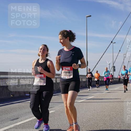 03.10.2025 - Köhlbrandbrückenlauf Michael Burmester http://msf.ph/oto/9120294 03.10.2025 13:01:30 Position 2 5773, 5772 meine-sportfotos.de