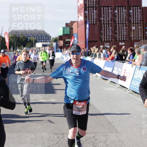 03.10.2025 - Köhlbrandbrückenlauf Jannik Wohlers http://msf.ph/oto/9120301 03.10.2025 13:35:26 Ziel 4434, 4440, 4886, 4949, 5140, 5279, 5356, 5412, 5548, 5575, 6204, 6205, 6283, 6358, 6411, 6547 meine-sportfotos.de