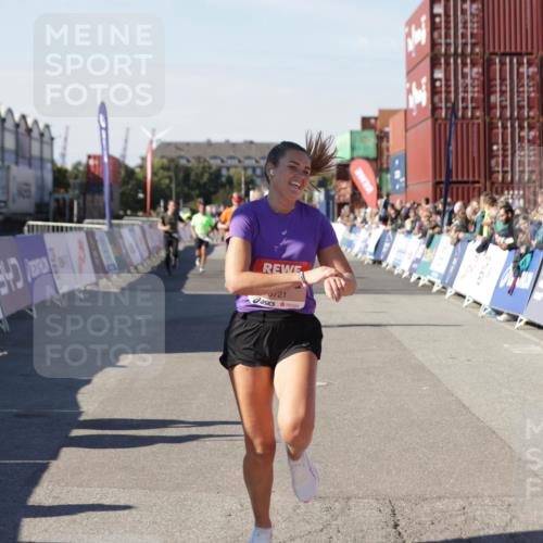 03.10.2025 - Köhlbrandbrückenlauf Jannik Wohlers http://msf.ph/oto/9120304 03.10.2025 13:04:11 Ziel 4056, 4372, 4480, 5055, 5721, 5958, 6038, 6523 meine-sportfotos.de
