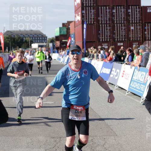 03.10.2025 - Köhlbrandbrückenlauf Jannik Wohlers http://msf.ph/oto/9120310 03.10.2025 13:35:26 Ziel 4434, 4440, 4886, 4949, 5140, 5279, 5356, 5412, 5548, 5575, 6204, 6205, 6283, 6358, 6411, 6547 meine-sportfotos.de