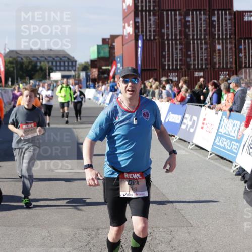 03.10.2025 - Köhlbrandbrückenlauf Jannik Wohlers http://msf.ph/oto/9120316 03.10.2025 13:35:26 Ziel 4434, 4440, 4886, 4949, 5140, 5279, 5356, 5412, 5548, 5575, 6204, 6205, 6283, 6358, 6411, 6547 meine-sportfotos.de