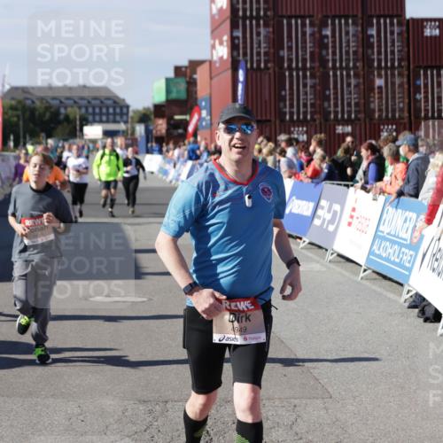 03.10.2025 - Köhlbrandbrückenlauf Jannik Wohlers http://msf.ph/oto/9120321 03.10.2025 13:35:26 Ziel 4434, 4440, 4886, 4949, 5140, 5279, 5356, 5412, 5548, 5575, 6204, 6205, 6283, 6358, 6411, 6547 meine-sportfotos.de