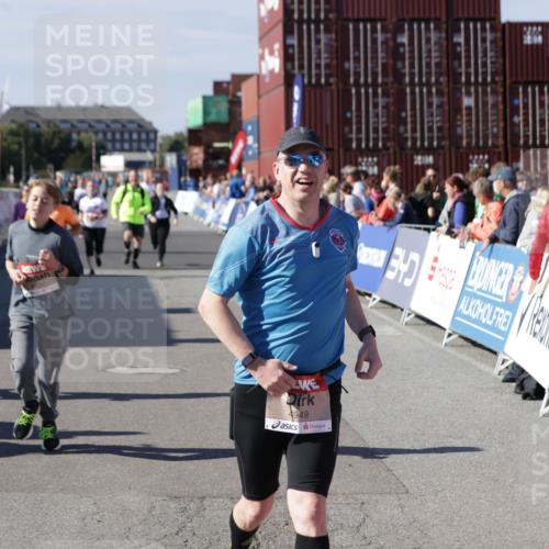 03.10.2025 - Köhlbrandbrückenlauf Jannik Wohlers http://msf.ph/oto/9120329 03.10.2025 13:35:26 Ziel 4434, 4440, 4886, 4949, 5140, 5279, 5356, 5412, 5548, 5575, 6204, 6205, 6283, 6358, 6411, 6547 meine-sportfotos.de