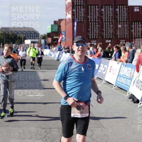 03.10.2025 - Köhlbrandbrückenlauf Jannik Wohlers http://msf.ph/oto/9120335 03.10.2025 13:35:26 Ziel 4434, 4440, 4886, 4949, 5140, 5279, 5356, 5412, 5548, 5575, 6204, 6205, 6283, 6358, 6411, 6547 meine-sportfotos.de