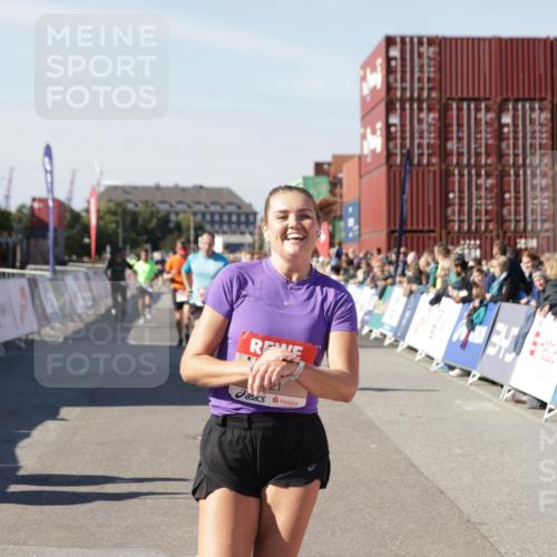 03.10.2025 - Köhlbrandbrückenlauf Jannik Wohlers http://msf.ph/oto/9120338 03.10.2025 13:04:12 Ziel 4056, 4372, 4480, 5055, 5721, 5958, 6038, 6523 meine-sportfotos.de