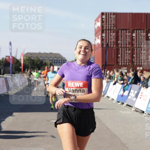 03.10.2025 - Köhlbrandbrückenlauf Jannik Wohlers http://msf.ph/oto/9120348 03.10.2025 13:04:12 Ziel 4056, 4372, 4480, 5055, 5721, 5958, 6038, 6523 meine-sportfotos.de