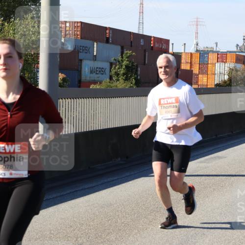 03.10.2025 - Köhlbrandbrückenlauf Strokosch-Dieckow http://msf.ph/oto/9120389 03.10.2025 12:58:32 Position 3 5309, 5078, 4563 meine-sportfotos.de
