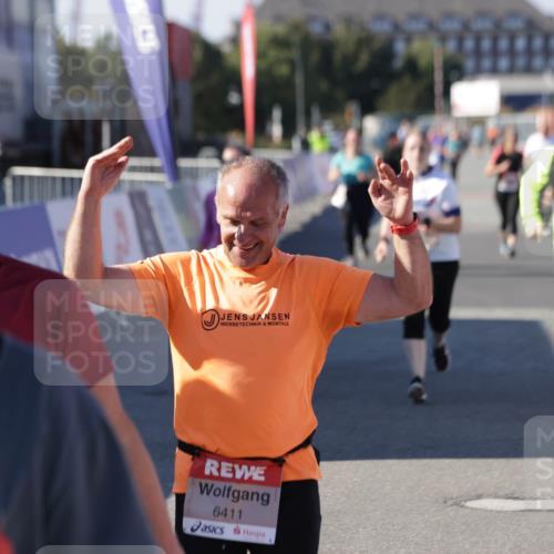 03.10.2025 - Köhlbrandbrückenlauf Jannik Wohlers http://msf.ph/oto/9120395 03.10.2025 13:35:29 Ziel 4434, 4440, 4886, 4949, 5140, 5279, 5356, 5517, 5539, 5548, 5575, 6283, 6358, 6411 meine-sportfotos.de