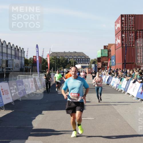 03.10.2025 - Köhlbrandbrückenlauf Jannik Wohlers http://msf.ph/oto/9120405 03.10.2025 13:04:14 Ziel 4372, 4480, 5055, 5721, 6038, 6250, 6251, 6523, 6724 meine-sportfotos.de