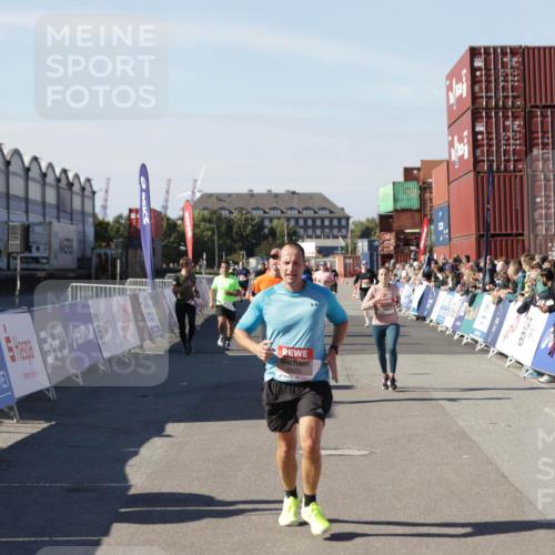 03.10.2025 - Köhlbrandbrückenlauf Jannik Wohlers http://msf.ph/oto/9120412 03.10.2025 13:04:14 Ziel 4372, 4480, 5055, 5721, 6038, 6250, 6251, 6523, 6724 meine-sportfotos.de