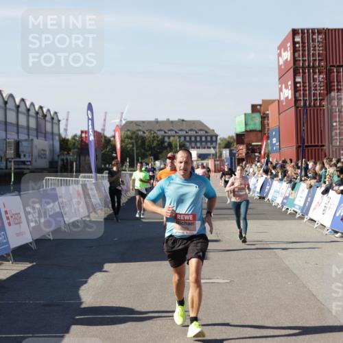 03.10.2025 - Köhlbrandbrückenlauf Jannik Wohlers http://msf.ph/oto/9120416 03.10.2025 13:04:14 Ziel 4372, 4480, 5055, 5721, 6038, 6250, 6251, 6523, 6724 meine-sportfotos.de