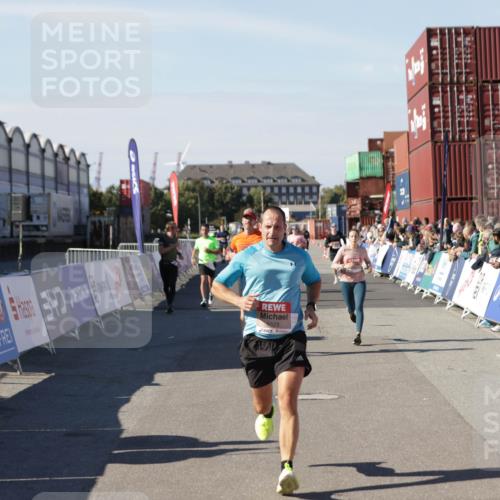 03.10.2025 - Köhlbrandbrückenlauf Jannik Wohlers http://msf.ph/oto/9120422 03.10.2025 13:04:14 Ziel 4372, 4480, 5055, 5721, 6038, 6250, 6251, 6523, 6724 meine-sportfotos.de