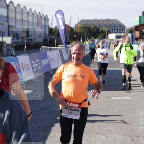 03.10.2025 - Köhlbrandbrückenlauf Jannik Wohlers http://msf.ph/oto/9120431 03.10.2025 13:35:29 Ziel 4434, 4440, 4886, 4949, 5140, 5279, 5356, 5517, 5539, 5548, 5575, 6283, 6358, 6411 meine-sportfotos.de