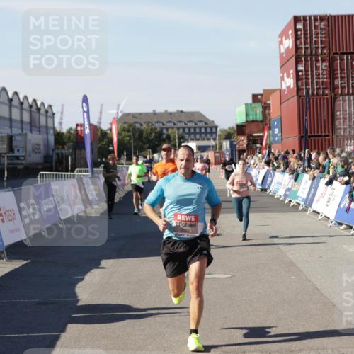 03.10.2025 - Köhlbrandbrückenlauf Jannik Wohlers http://msf.ph/oto/9120434 03.10.2025 13:04:14 Ziel 4372, 4480, 5055, 5721, 6038, 6250, 6251, 6523, 6724 meine-sportfotos.de