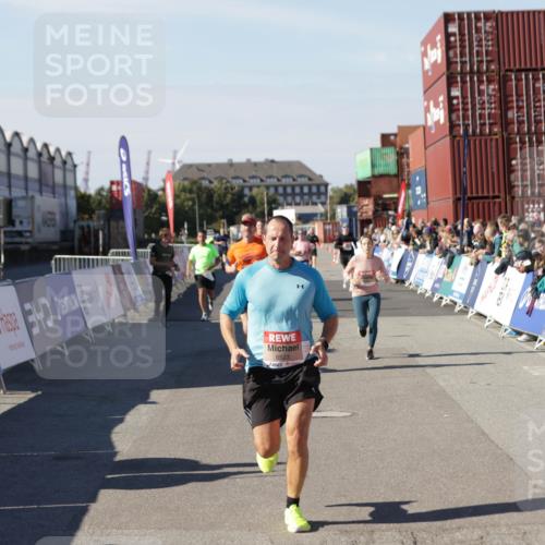 03.10.2025 - Köhlbrandbrückenlauf Jannik Wohlers http://msf.ph/oto/9120438 03.10.2025 13:04:14 Ziel 4372, 4480, 5055, 5721, 6038, 6250, 6251, 6523, 6724 meine-sportfotos.de