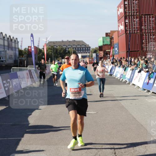 03.10.2025 - Köhlbrandbrückenlauf Jannik Wohlers http://msf.ph/oto/9120448 03.10.2025 13:04:14 Ziel 4372, 4480, 5055, 5721, 6038, 6250, 6251, 6523, 6724 meine-sportfotos.de
