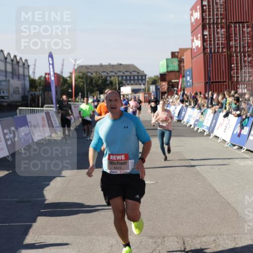 03.10.2025 - Köhlbrandbrückenlauf Jannik Wohlers http://msf.ph/oto/9120467 03.10.2025 13:04:14 Ziel 4372, 4480, 5055, 5721, 6038, 6250, 6251, 6523, 6724 meine-sportfotos.de
