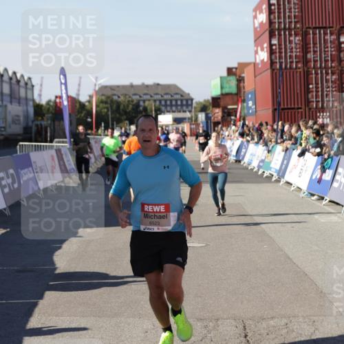 03.10.2025 - Köhlbrandbrückenlauf Jannik Wohlers http://msf.ph/oto/9120473 03.10.2025 13:04:15 Ziel 4480, 5055, 5721, 6038, 6250, 6251, 6523, 6724 meine-sportfotos.de