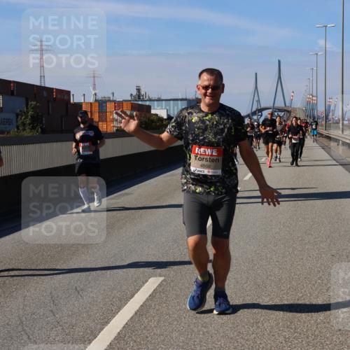 03.10.2025 - Köhlbrandbrückenlauf Strokosch-Dieckow http://msf.ph/oto/9120478 03.10.2025 12:58:41 Position 3 4833, 4868 meine-sportfotos.de