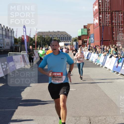 03.10.2025 - Köhlbrandbrückenlauf Jannik Wohlers http://msf.ph/oto/9120480 03.10.2025 13:04:15 Ziel 4480, 5055, 5721, 6038, 6250, 6251, 6523, 6724 meine-sportfotos.de