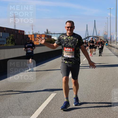 03.10.2025 - Köhlbrandbrückenlauf Strokosch-Dieckow http://msf.ph/oto/9120481 03.10.2025 12:58:41 Position 3 4833, 4868 meine-sportfotos.de