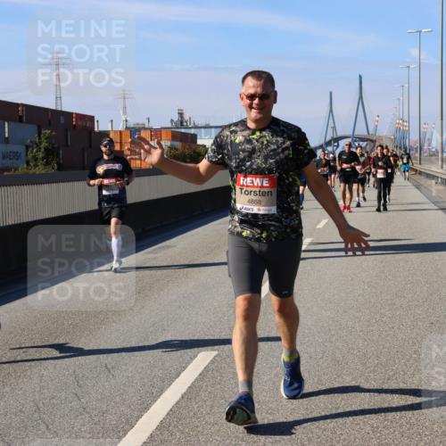 03.10.2025 - Köhlbrandbrückenlauf Strokosch-Dieckow http://msf.ph/oto/9120486 03.10.2025 12:58:41 Position 3 4868 meine-sportfotos.de