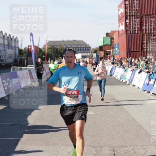 03.10.2025 - Köhlbrandbrückenlauf Jannik Wohlers http://msf.ph/oto/9120487 03.10.2025 13:04:15 Ziel 4480, 5055, 5721, 6038, 6250, 6251, 6523, 6724 meine-sportfotos.de